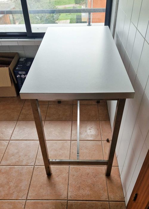 Mesa alta de cozinha