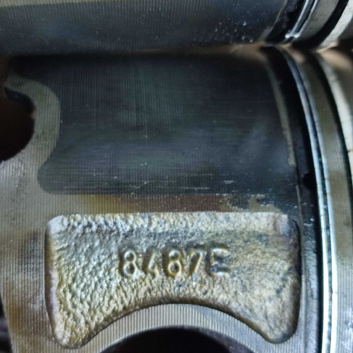Tłok tłoki korbowód 8487E BMW M47D20 163KM e60 e61 e87 e90 e91
