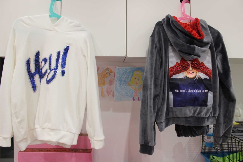 Dresy firmy Mała mi 134-140