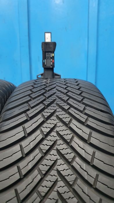 215/55 R16 Markowe opony całoroczne Vredestein ! Rok 2022