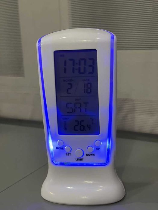 Настільний електронний багатофункціональний годинник будильник