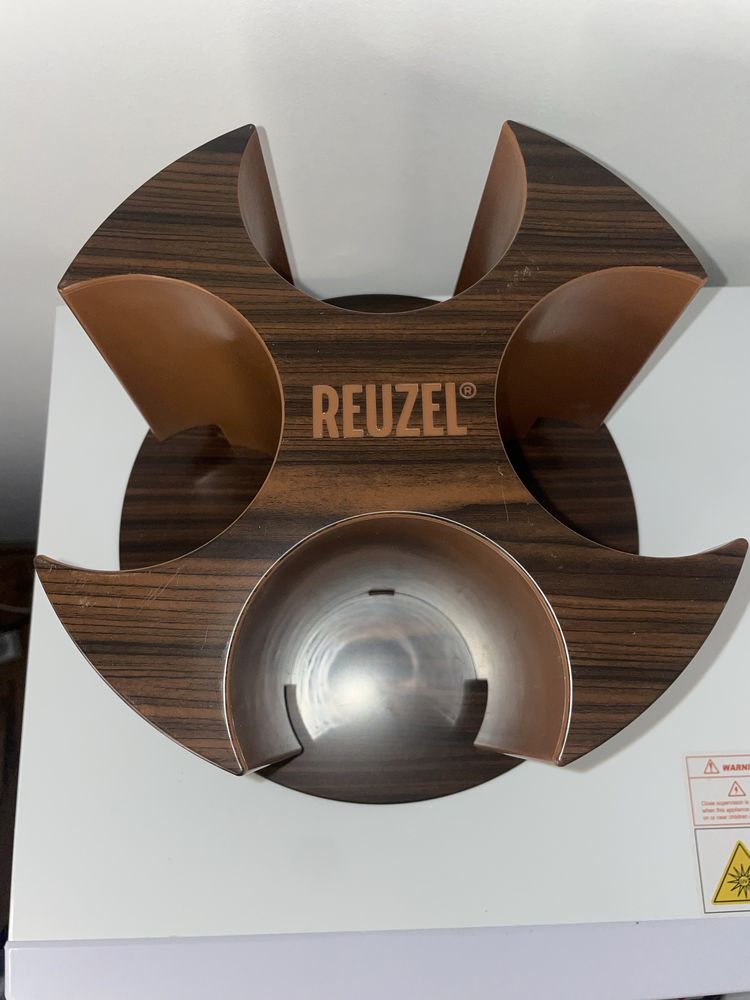 Reuzel wax display