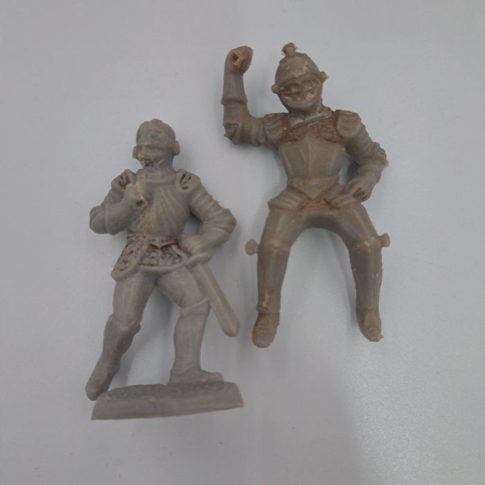 Rycerze żołnierzyki z PRL stare zabawki kioskowe figurki 1