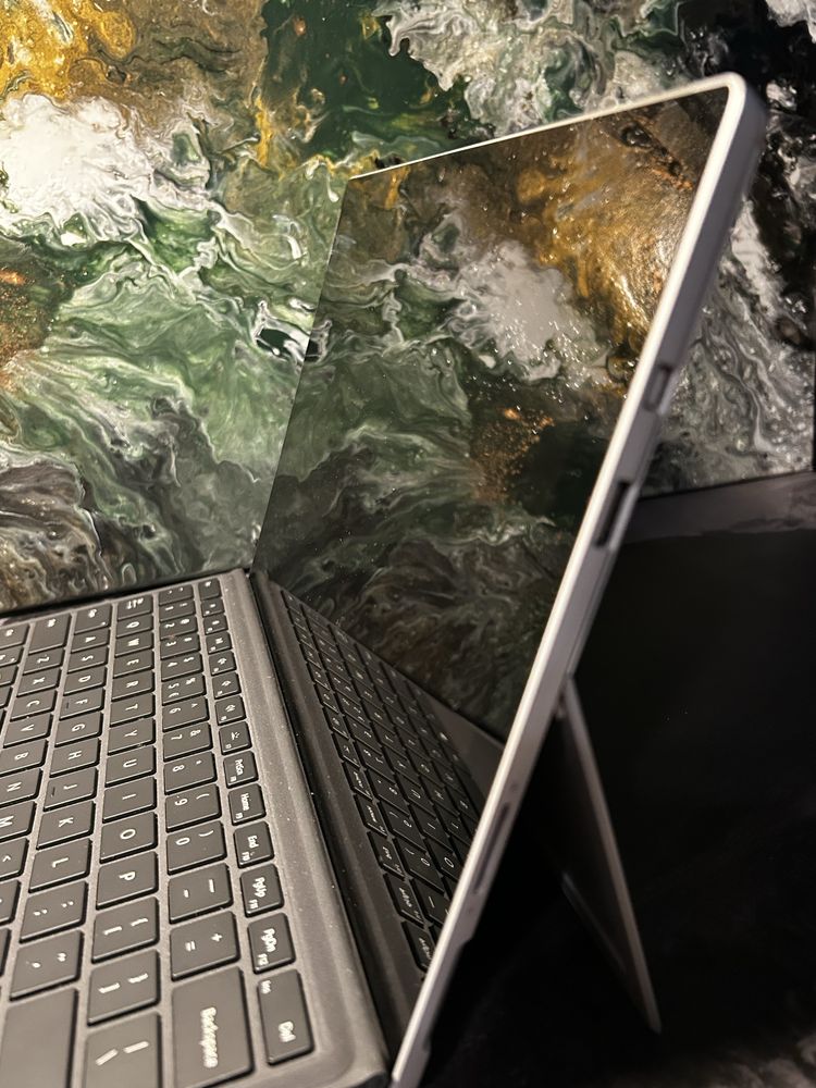Microsoft Surface Pro 2w1– Intel Core M / 4GB RAM / 128GB SSD