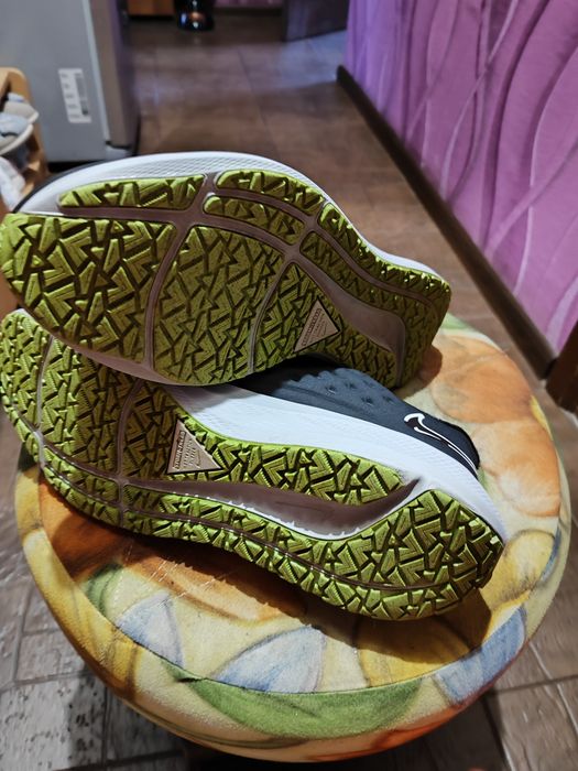 Чоловічі кросівки
