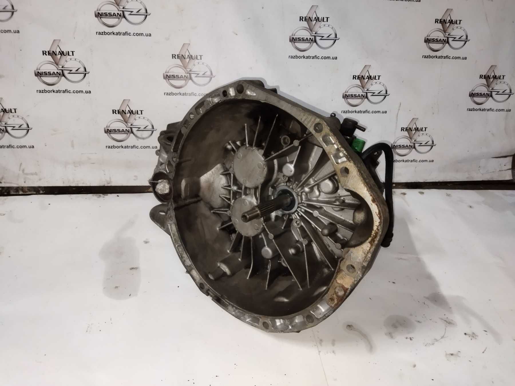 Коробка передач 2,0 2,5 КПП Trafic, Opel Vivaro, Nissan Primastar