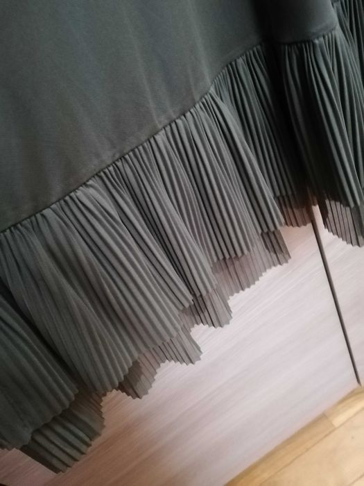 Piękna sukienka tiul, plis marki Mohito rozm.XL