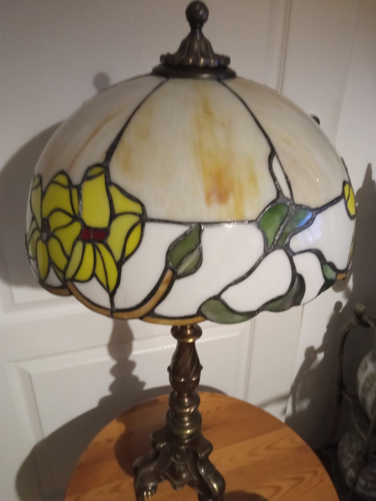 Lampa mosiężna w stylu Tyffany