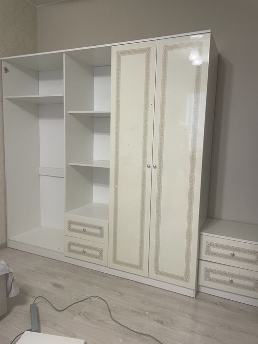 Продам фабричный шкаф