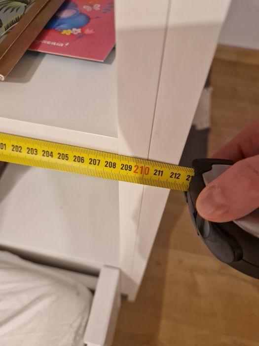 Regał, zabudowa pod skos, bialy stolarz