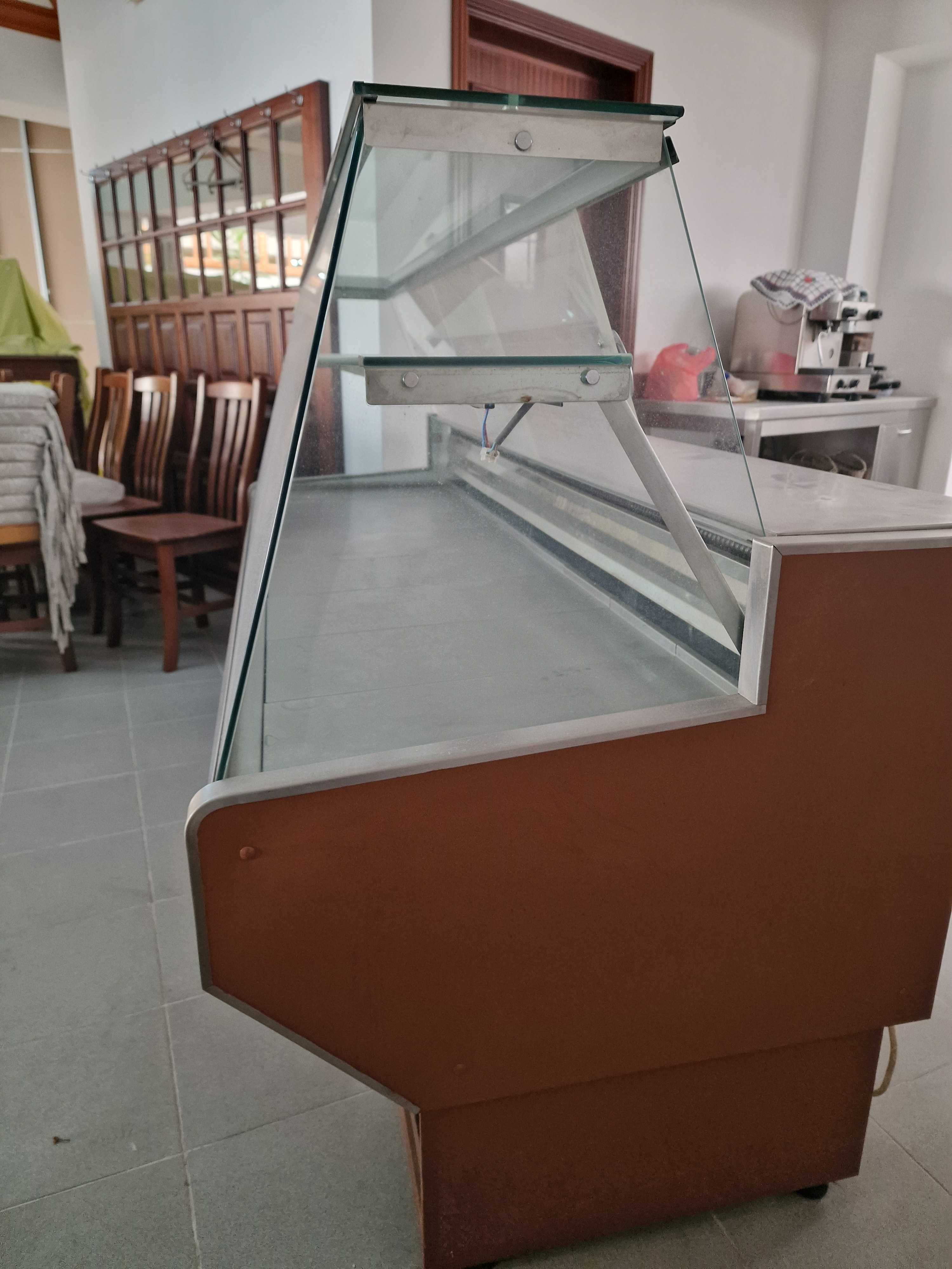 vitrine refrigeradora com duas portas