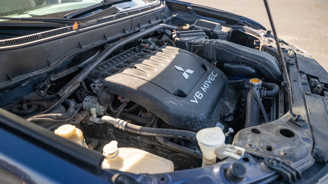 Mitsubishi Outlander 3.0 V6 Benzyna 4x4 | 2008 | Automat | 7 miejsc |