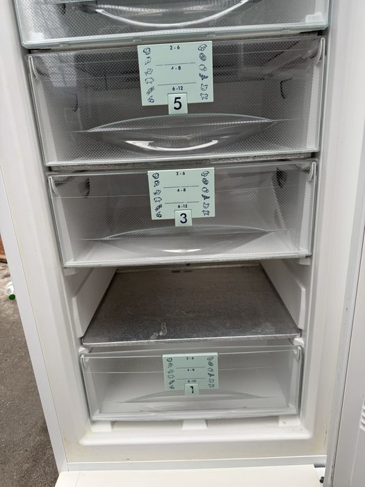 Морозильна камера Liebherr nofrost 235 L