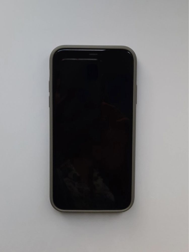 Etui iphone 11 zielony khaki nowy