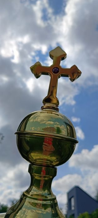 Nagrywa chrzcielnicy. Misa chrzcielna