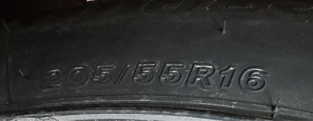 2 Pneus Novos com Jante (Ferro) Bridgestone 205/55R16