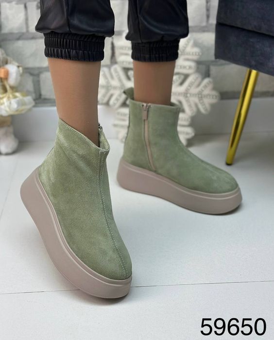 Жіночі шкіряні зимові черевики в кольорах