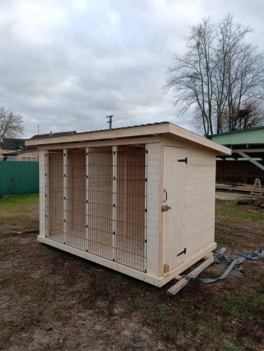 Вольєри та буди для собак