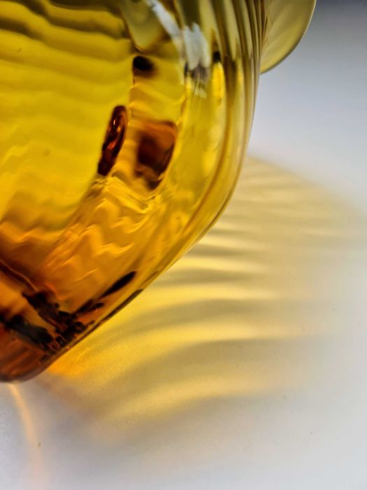 Miodowy dzbanuszek / mlecznik 375 ml ręcznie formowany PRL