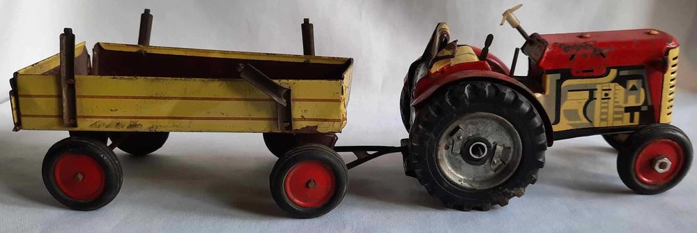 Traktor KDN Z Przyczepą Metalowa Zabawka Vintage PRL