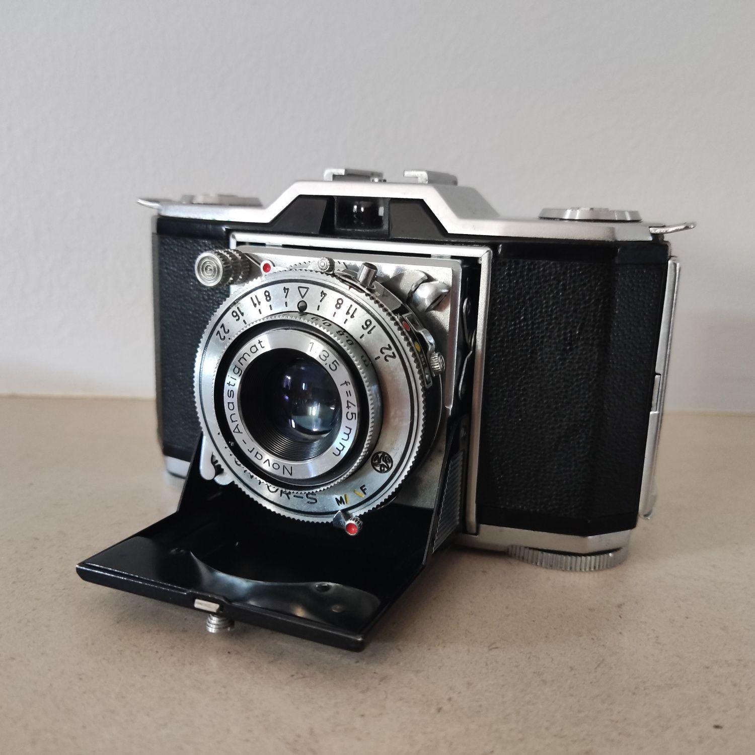 Zeiss Ikon Ikonta 35 (522 / 24) - vintage