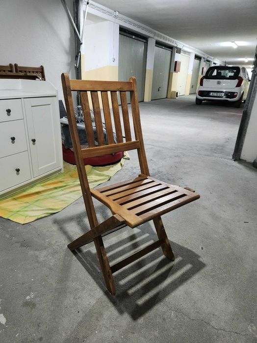 Mesa e cadeiras de jardim