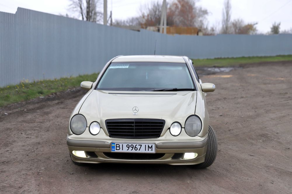 Мерседес 210  2002р' в