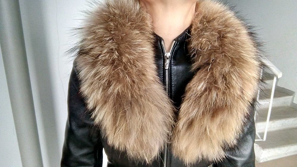 Меховой воротник.