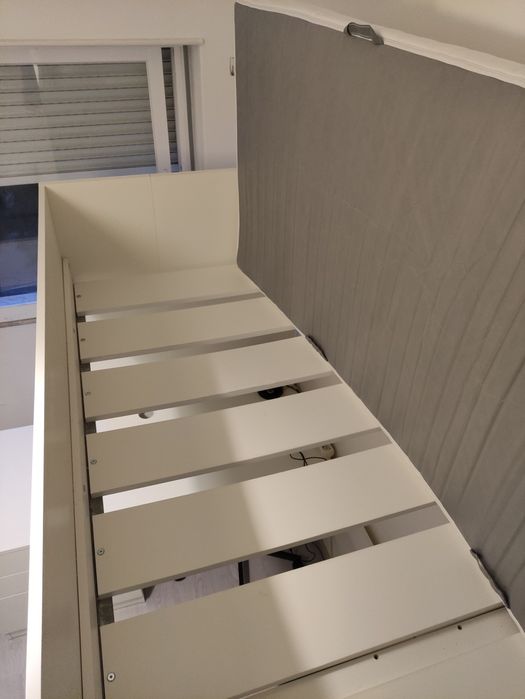 Cama alta småstad, usada.