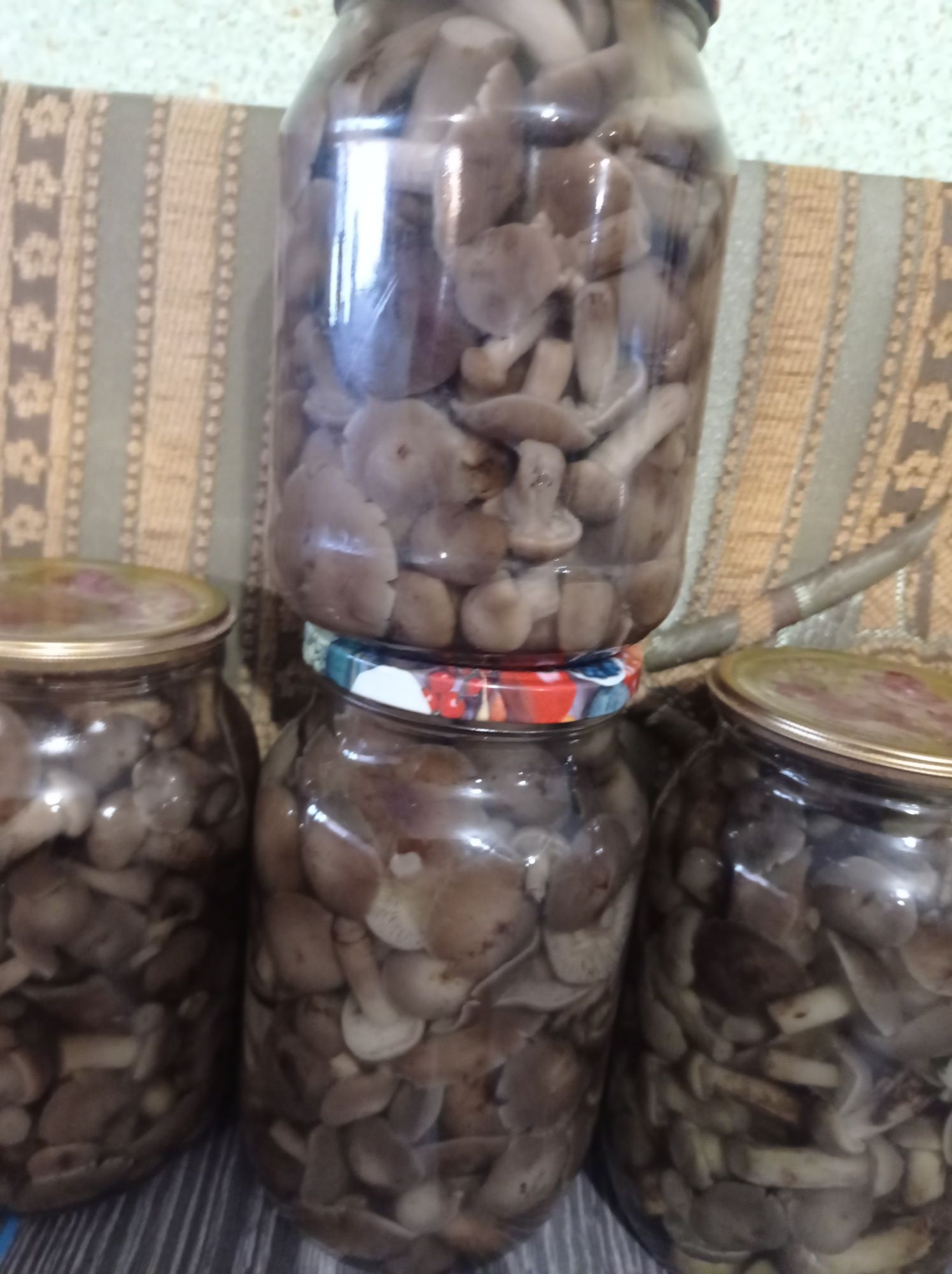 Продаю опеньки мариновані