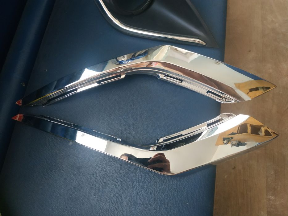 решітка радіатора Mitsubishi Outlander 2016