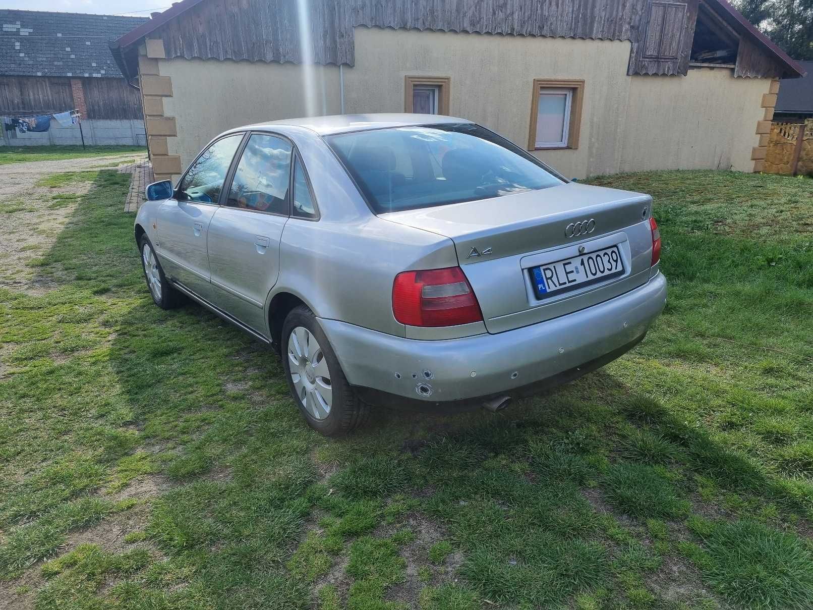 Audi A4 1.8 125KM