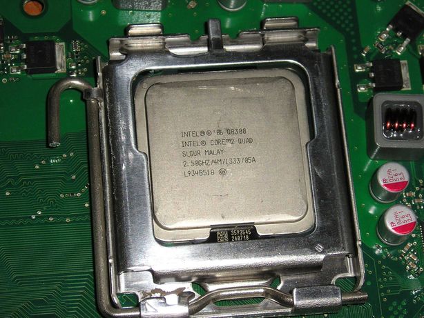 Продам четырехъядерный процессор Intel® Core™2 Quad Q8300 (сокет 775)