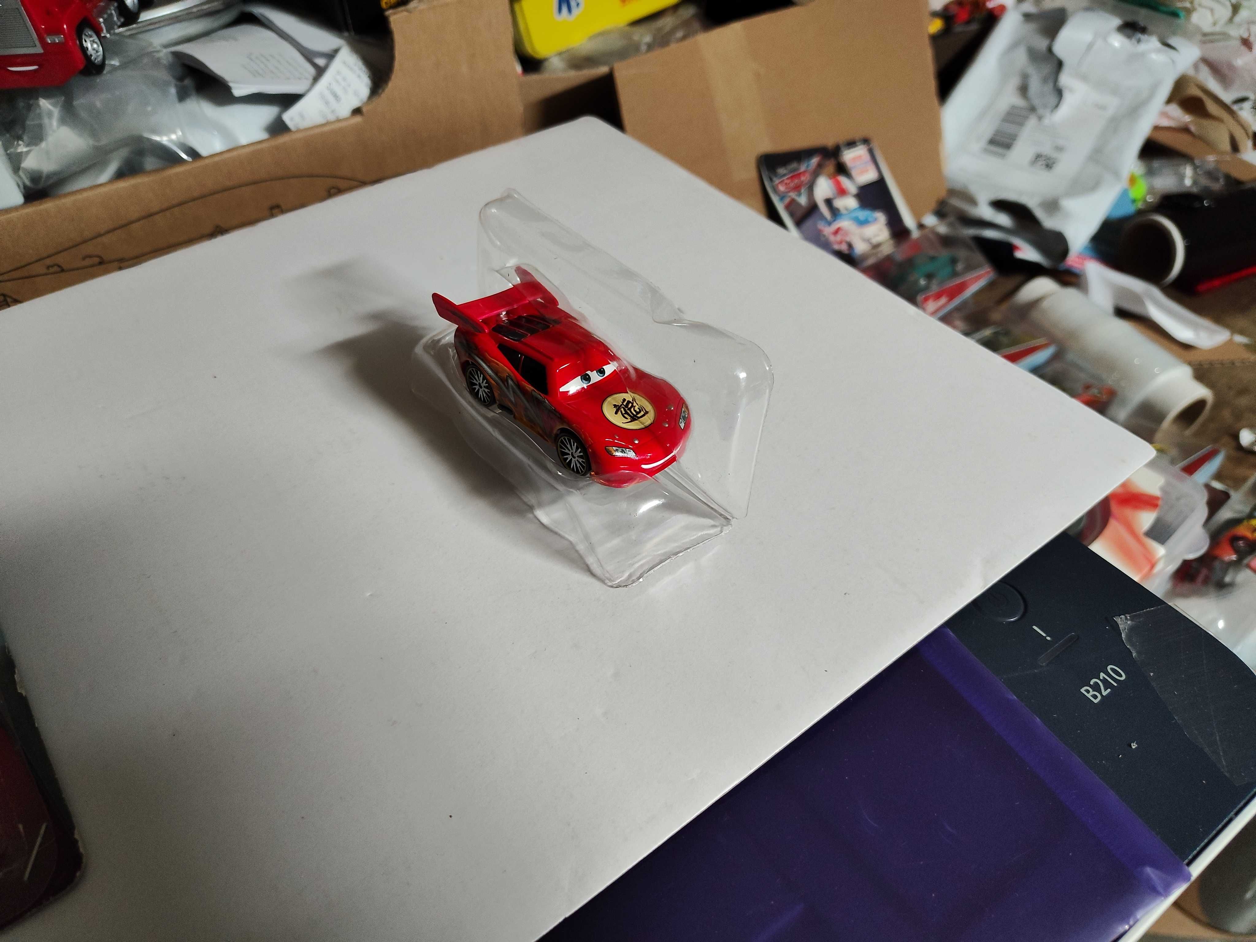 Zygzak McQueen japoński smok Tokyo cars auta Disney mattel