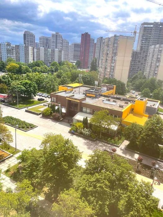 Продаж трикімнатної квартири. Київ, просп. Гонгадзе,7. (Виноградарь)