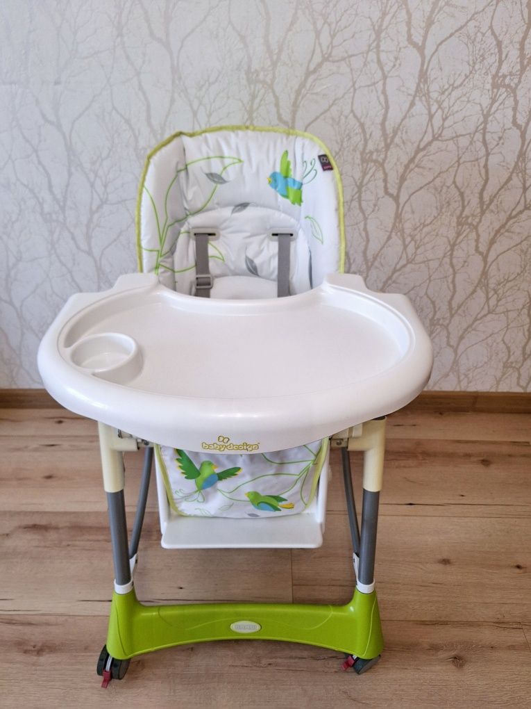 Praktyczne i solidne krzesełko do karmienia dziecka Bambi Baby Design