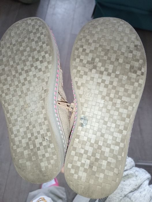 Złote buciki dla dziecka rozmiar 27 odbiór osobisty