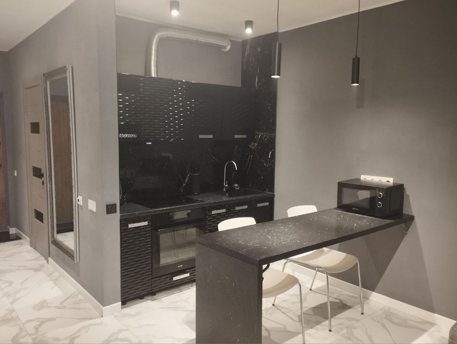 Евро 2 кімнатна , метро Бориспільська Бажана 17