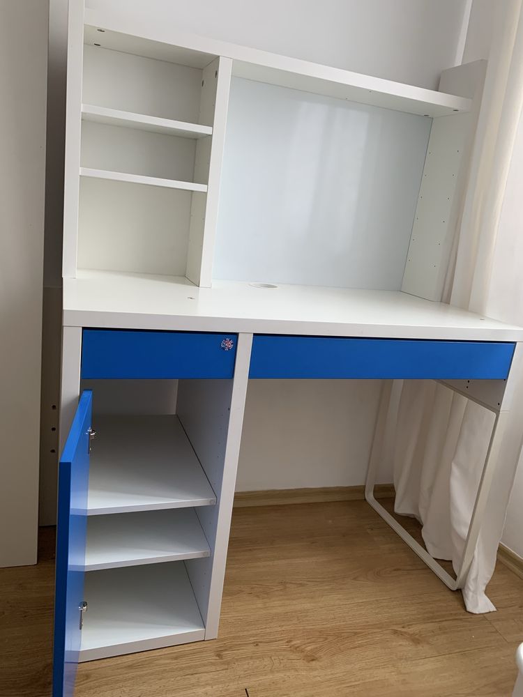Biurko szkolne IKEA z tablicą magnetyczną