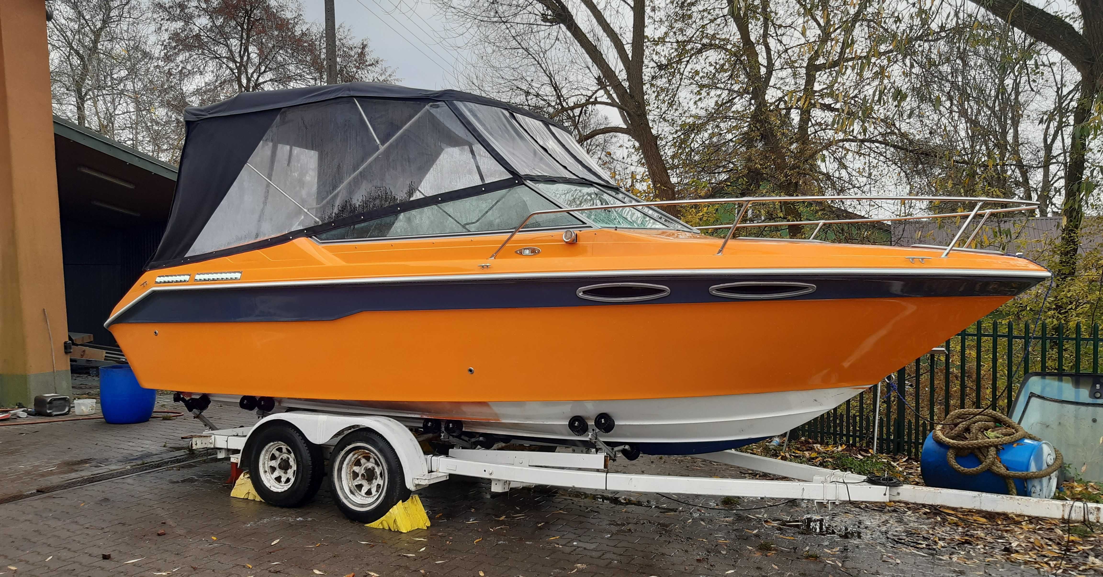 Łódź motorowa Sea Ray 220 OV