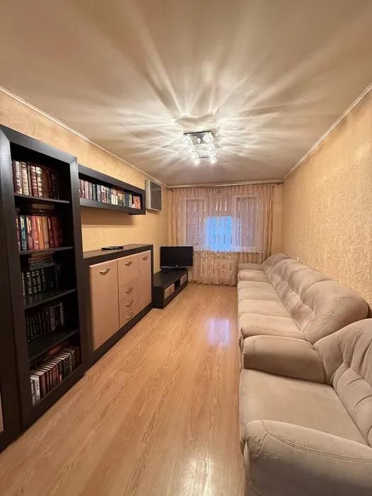 2к.кв. з ремонтом, поруч метро, р-н Одеська