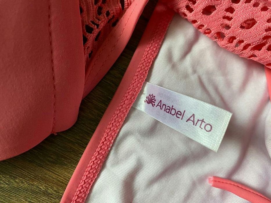 Коралловый цельный Купальник с чашечками 
Размер М ,44В