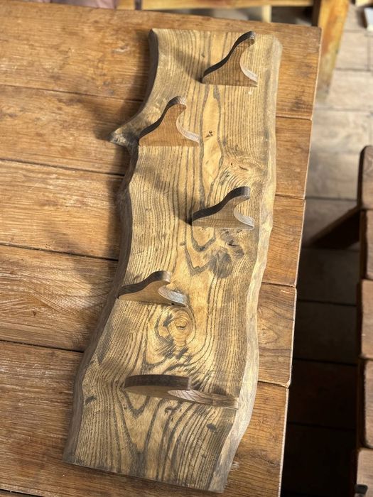 Оригінальний вішак з натурального дерева