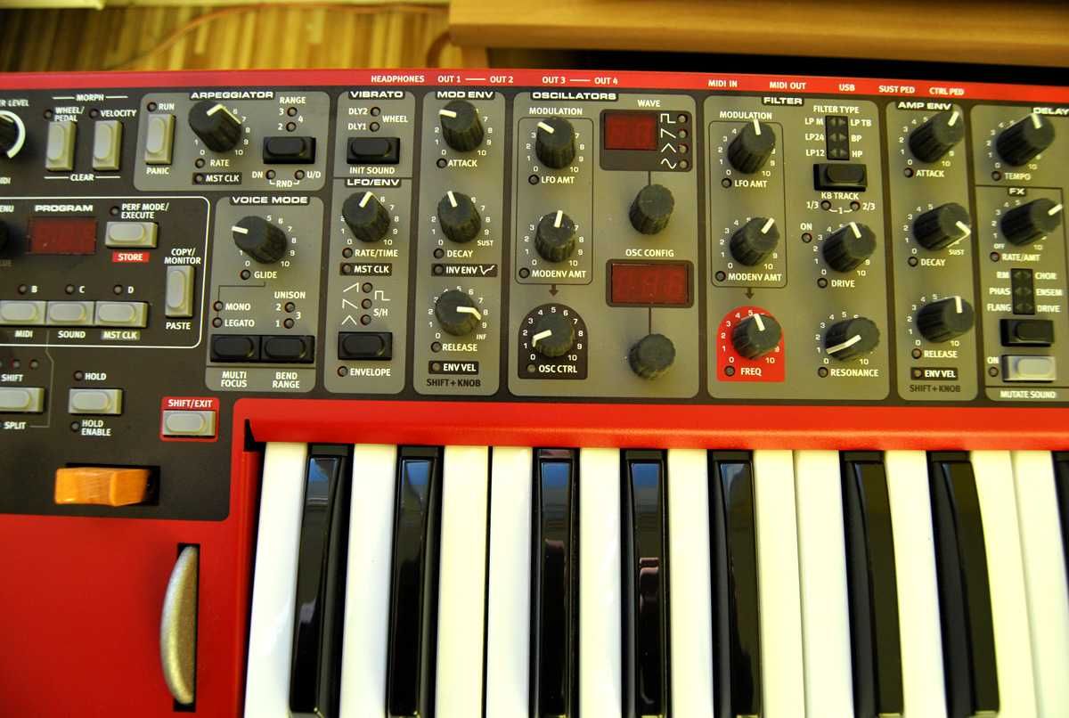 Syntezator Clavia Nord Lead A1