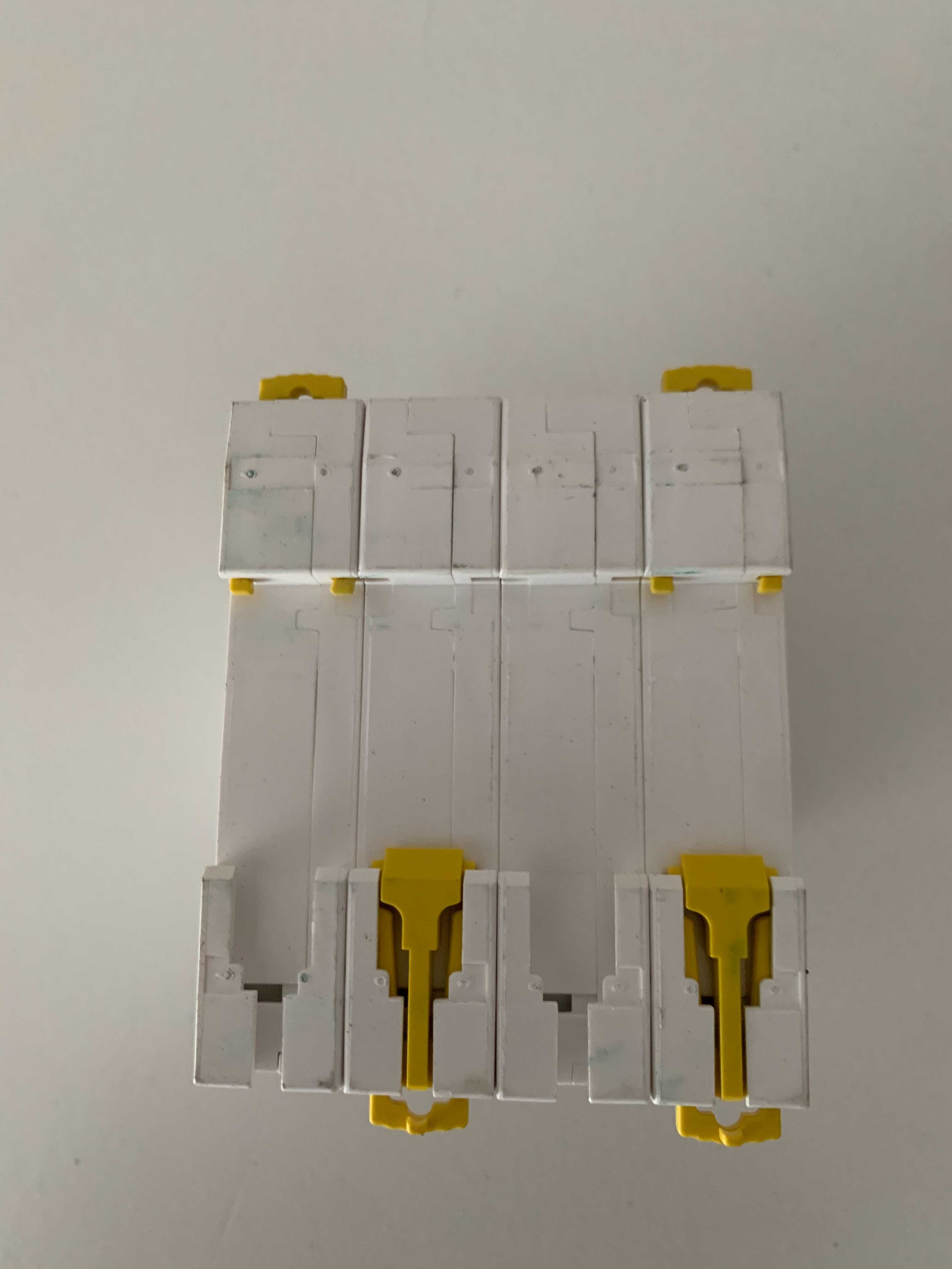 Interruptor Schneider Electric A9F94425