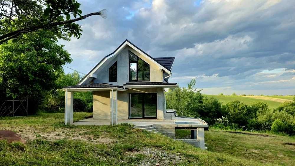 Продаж будинку з великою земельною ділянкою