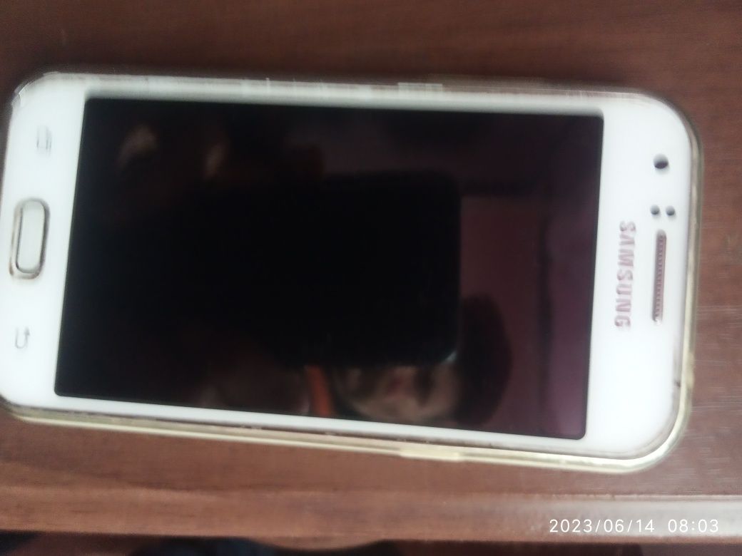 Продам Samsung j 1 (100)