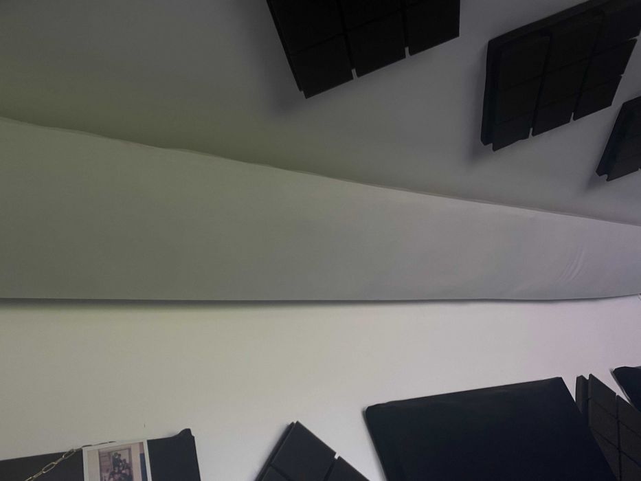 Panele akustyczne na ścianę oraz podwieszane na sufit do studia