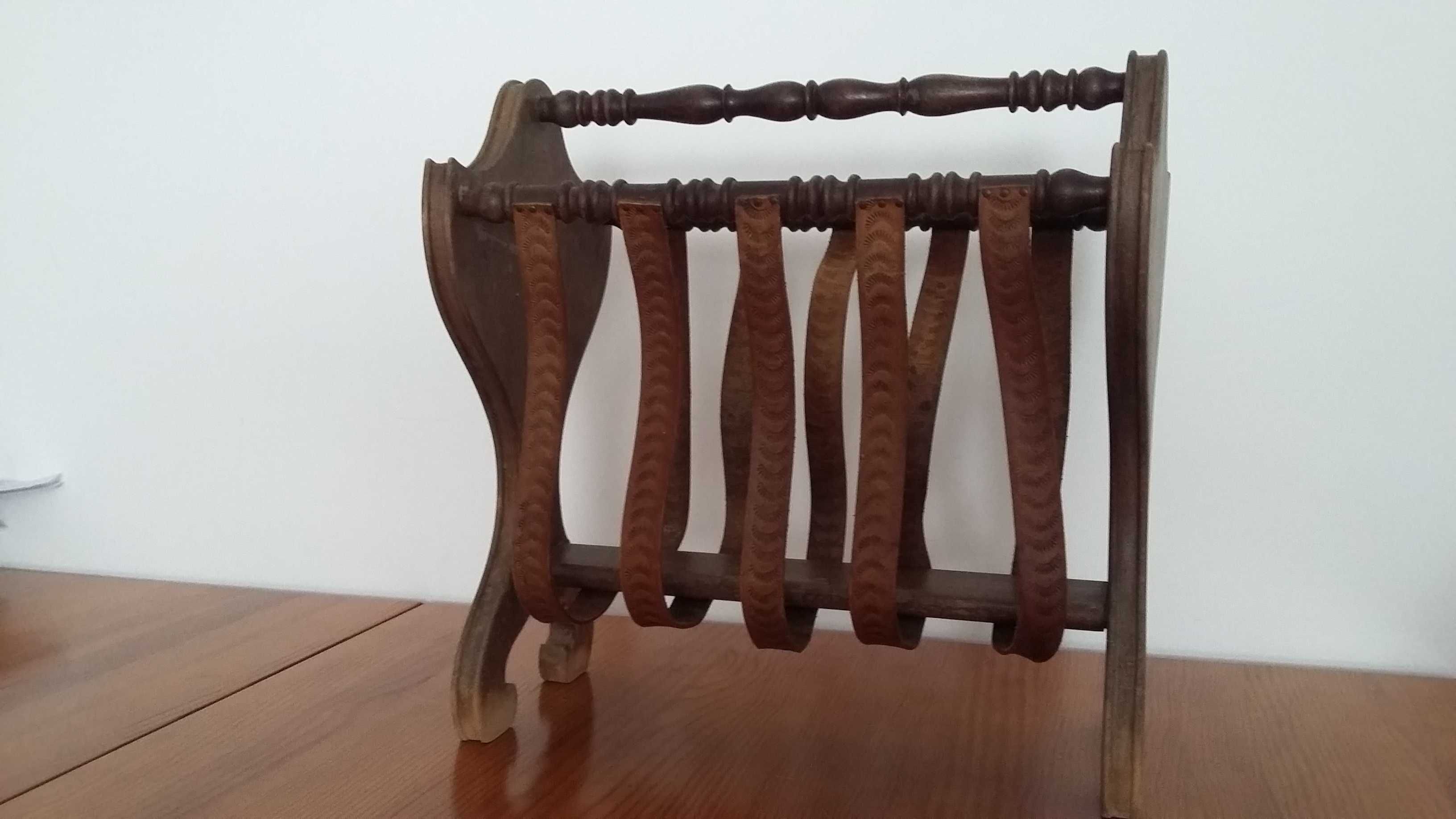 Porta-Revistas Artesanal em Madeira e Couro
