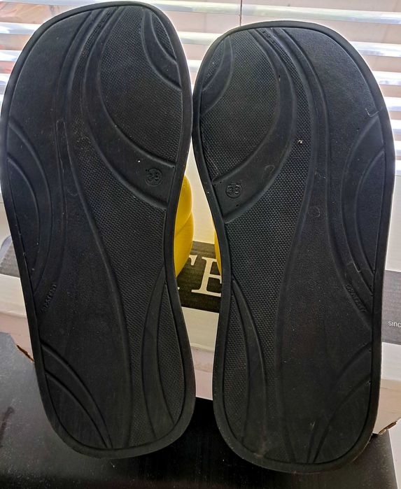 Шльопанці шкіряні